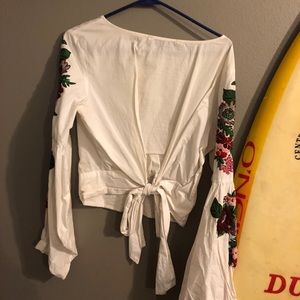 Super fancy white long sleeve with knit embroider